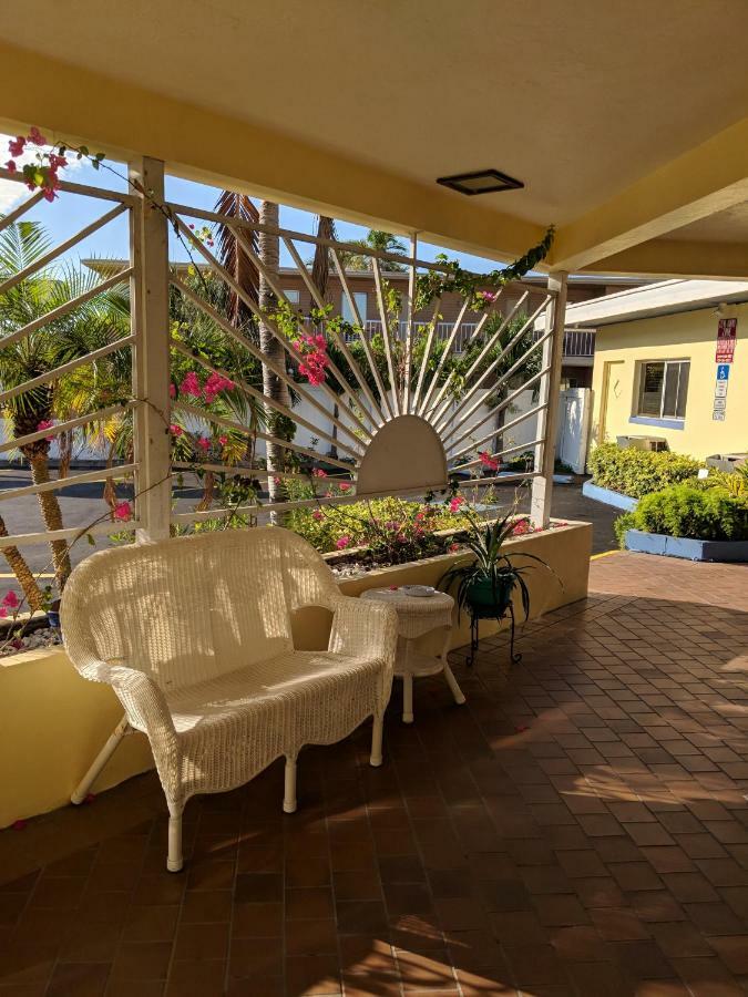 Arvilla Resort St. Pete Beach Exteriör bild