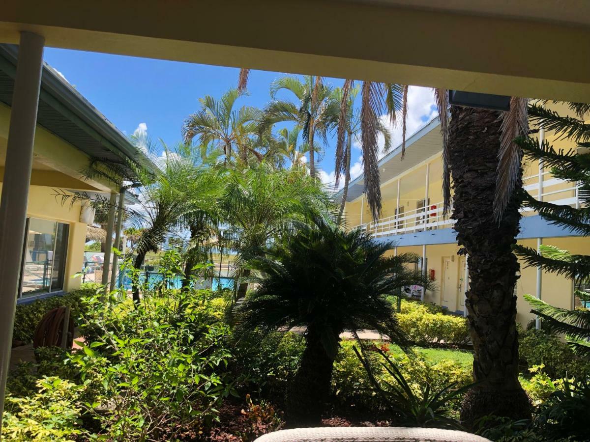 Arvilla Resort St. Pete Beach Exteriör bild
